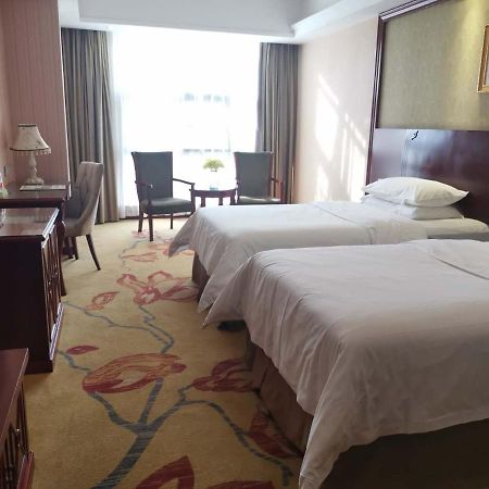 Vienna Hotel Chaozhou Plaza Exterior photo